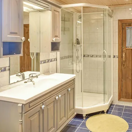3 Bedroom Cozy In *